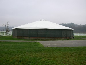Covered Round Pen with GaleShield Screens on Side Walls